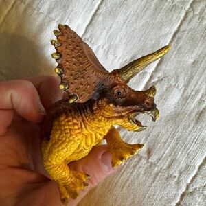 Schleich triceratops dinosaur
